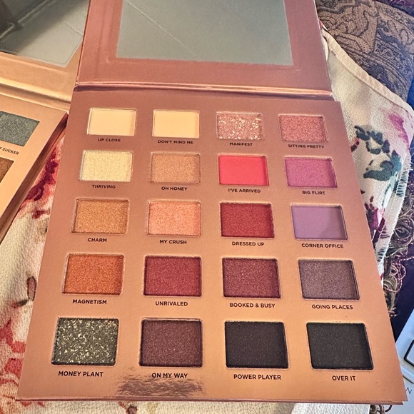 Iconic London Eyeshadow Bundle - Picture 7 of 8